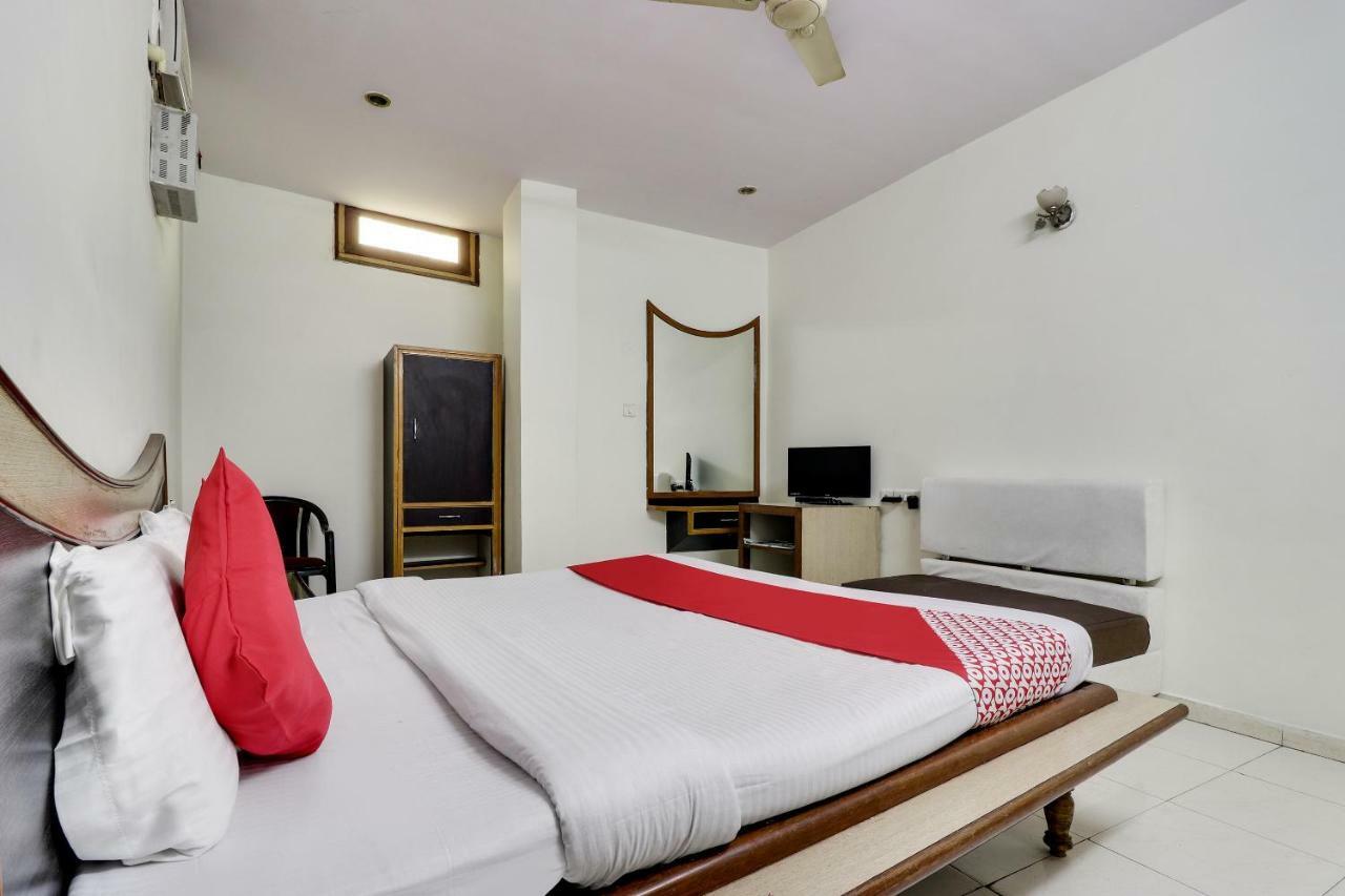 Oyo 45398 Kunal Hotel Etāwah Esterno foto