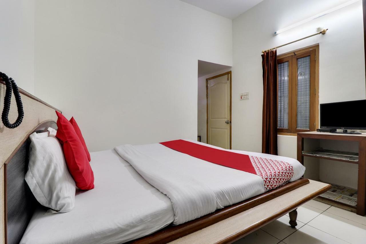 Oyo 45398 Kunal Hotel Etāwah Esterno foto